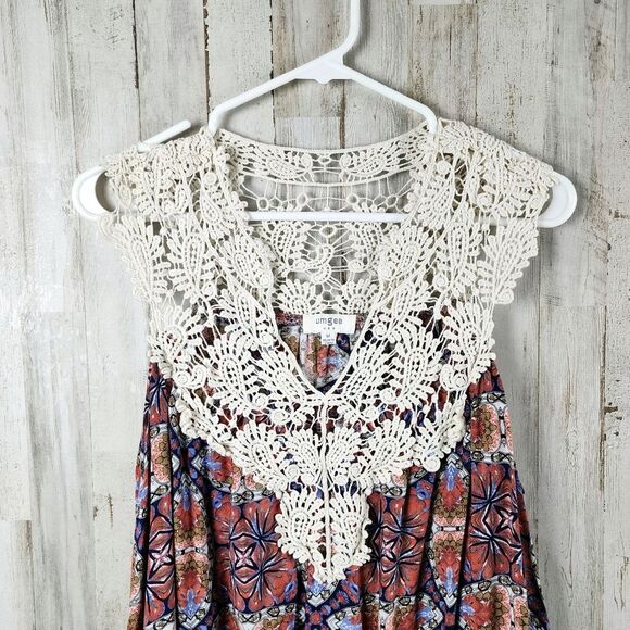 Umgee Lace Embellished Tile Print Top Size Medium - Picture 4 of 7